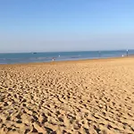 Modern Close To The Beach-beahost