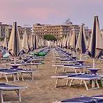 Appartement Modern Close To The Beach-beahost