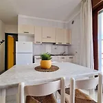 Appartement Modern Close To The Beach-beahost